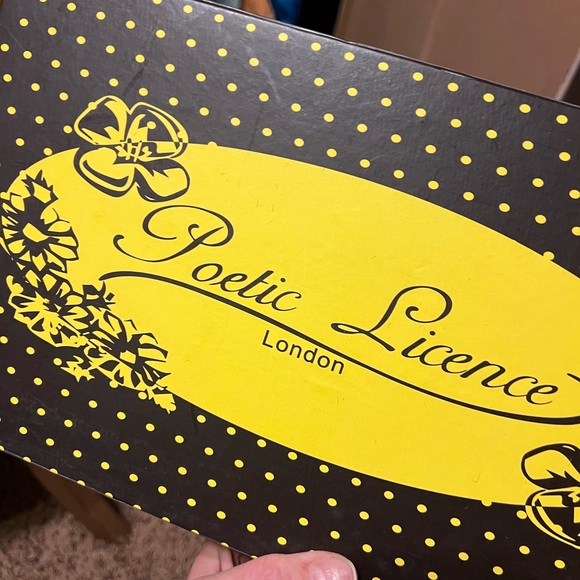 Poetic License grey mohair with brown zebra striping. Size 9. - Picture 3 of 10